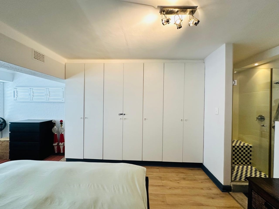 3 Bedroom Property for Sale in Sea Point Western Cape